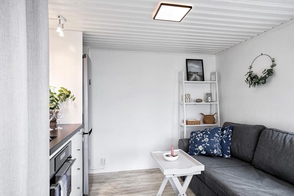 I stugan finns ett kök och plats för en bäddsoffa