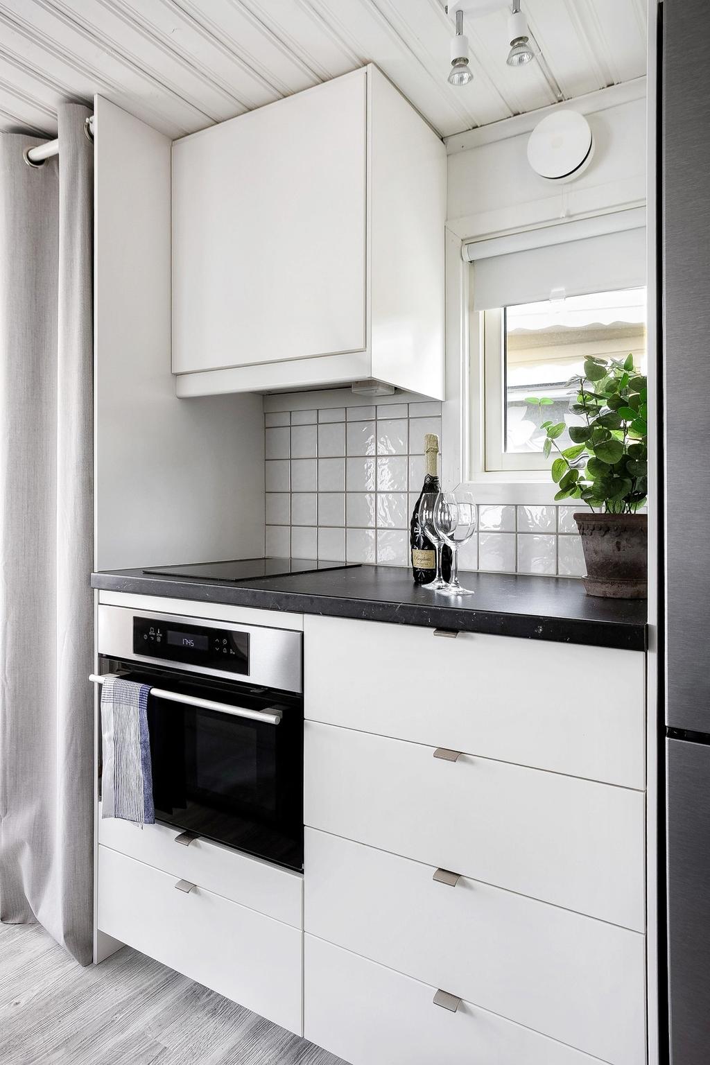 Invändig renovering skedde 2017 med bla ett nytt kök!
