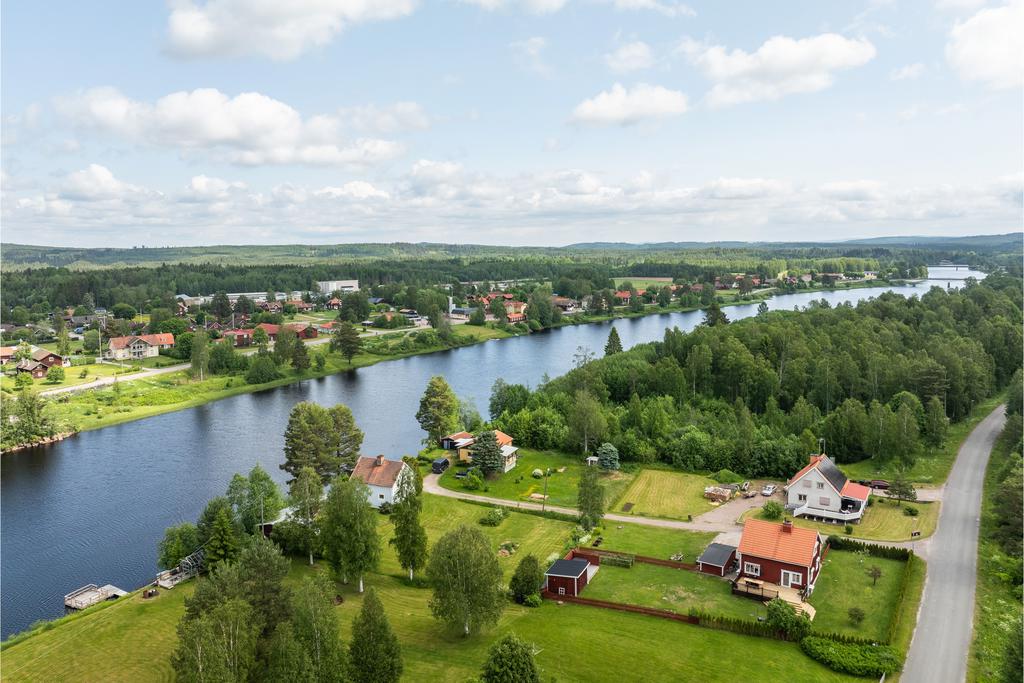 Vy över fastigheten och området