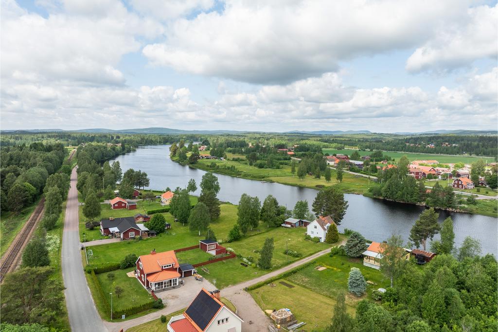 Vy över fastigheten och området