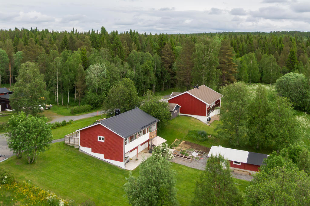 Stor och inbjudande tomt