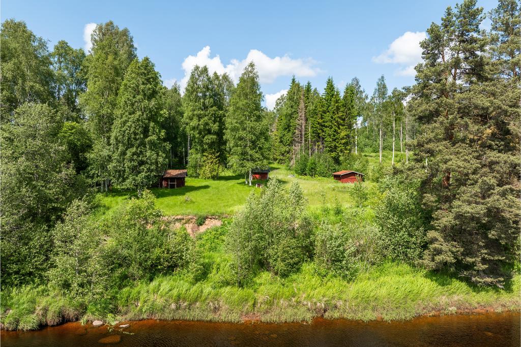 Vy över fastigheten från vattnet