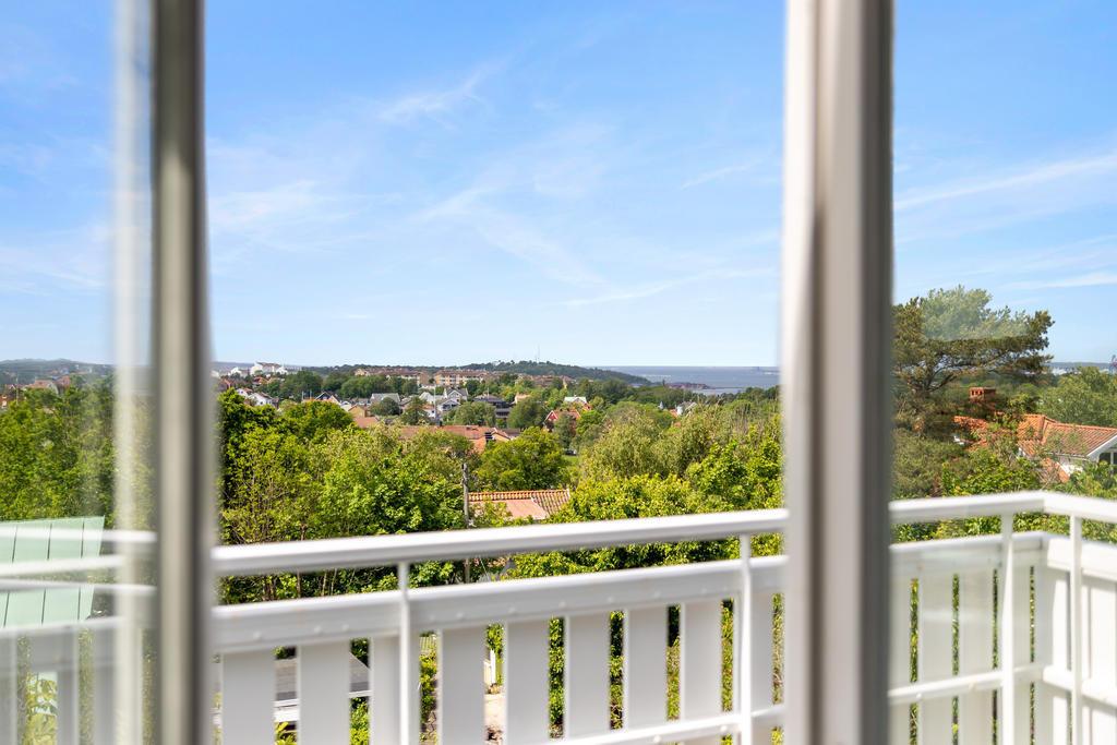 Från övre plan har man en enorm utsikt över området och även en viss havsutsikt.