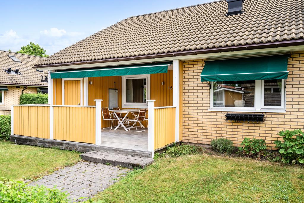 Trevlig uteplats vid entrén