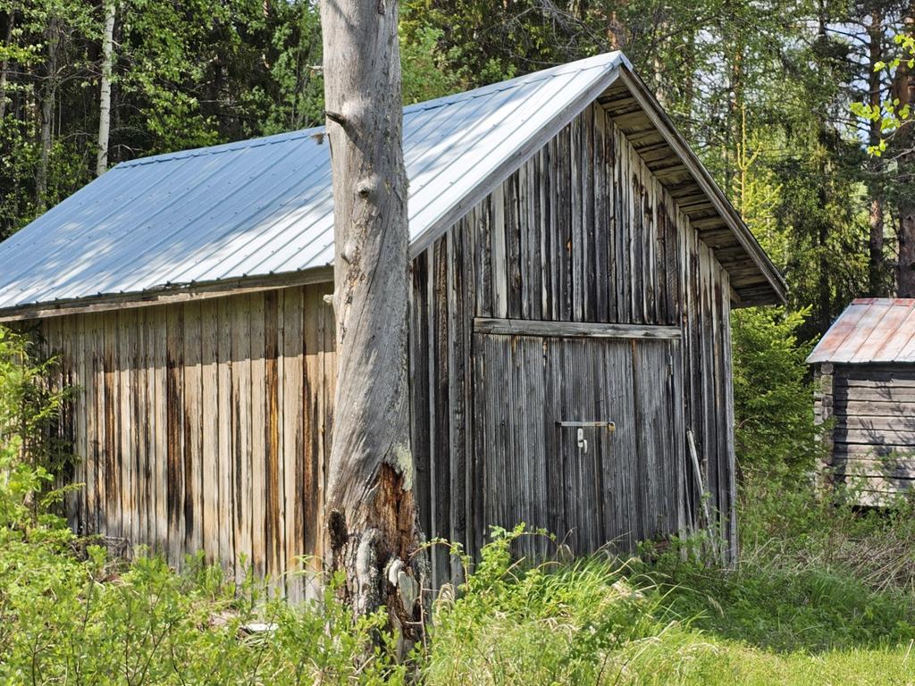 Extra garage uppe vid byavägen
