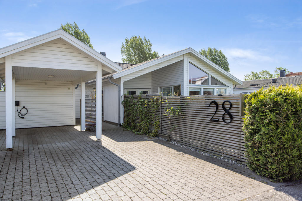 Uppfart med carport 