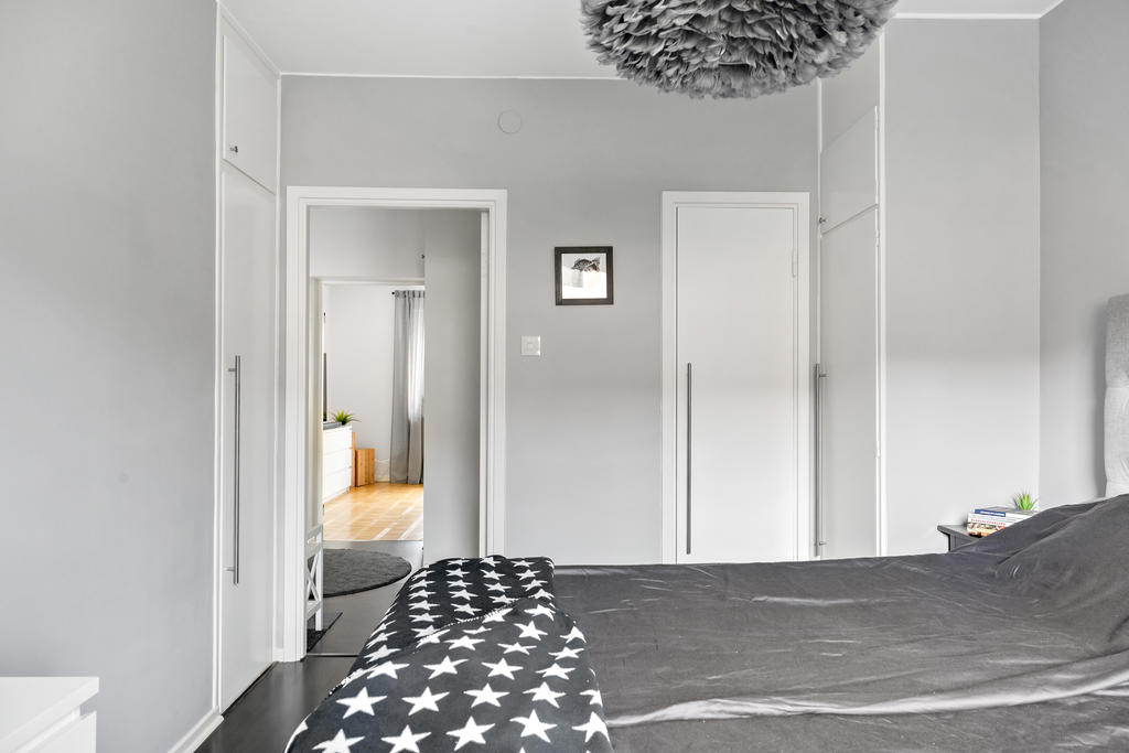 Två inbyggda garderober plus klädkammare!