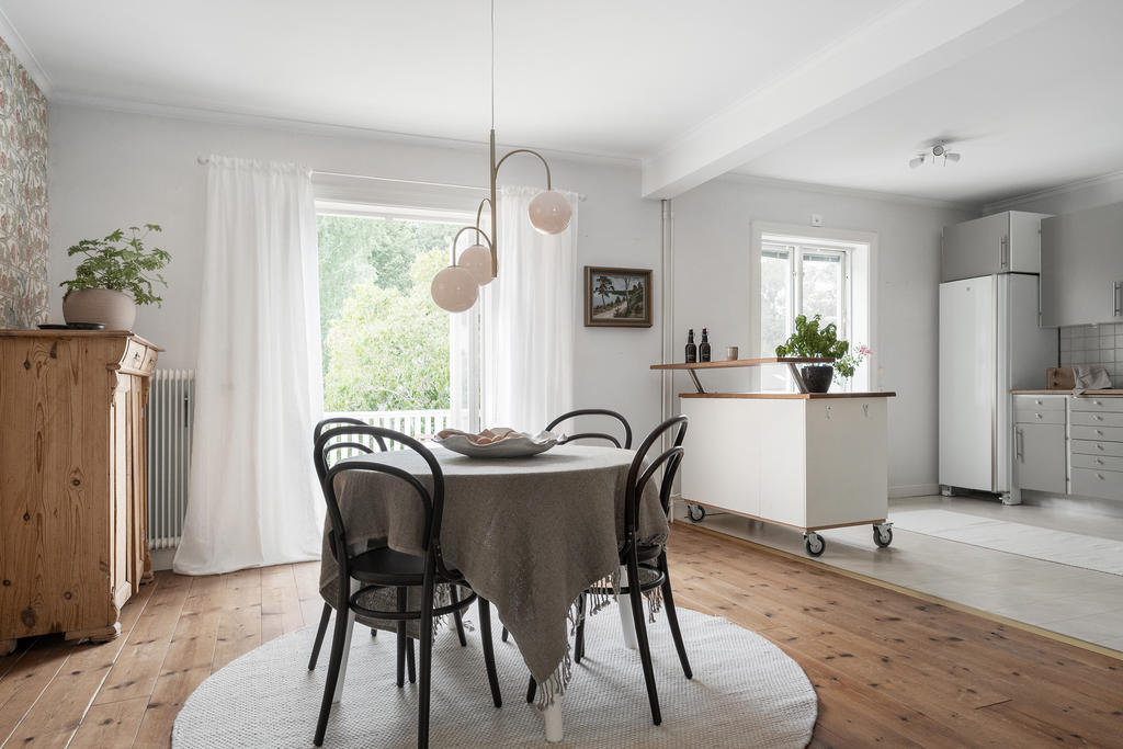 Stor matplats i köket
