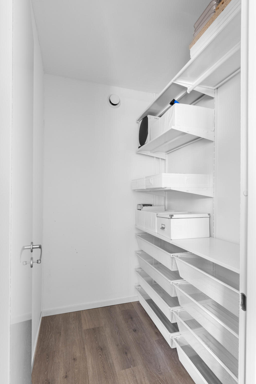 Walk-in-closet