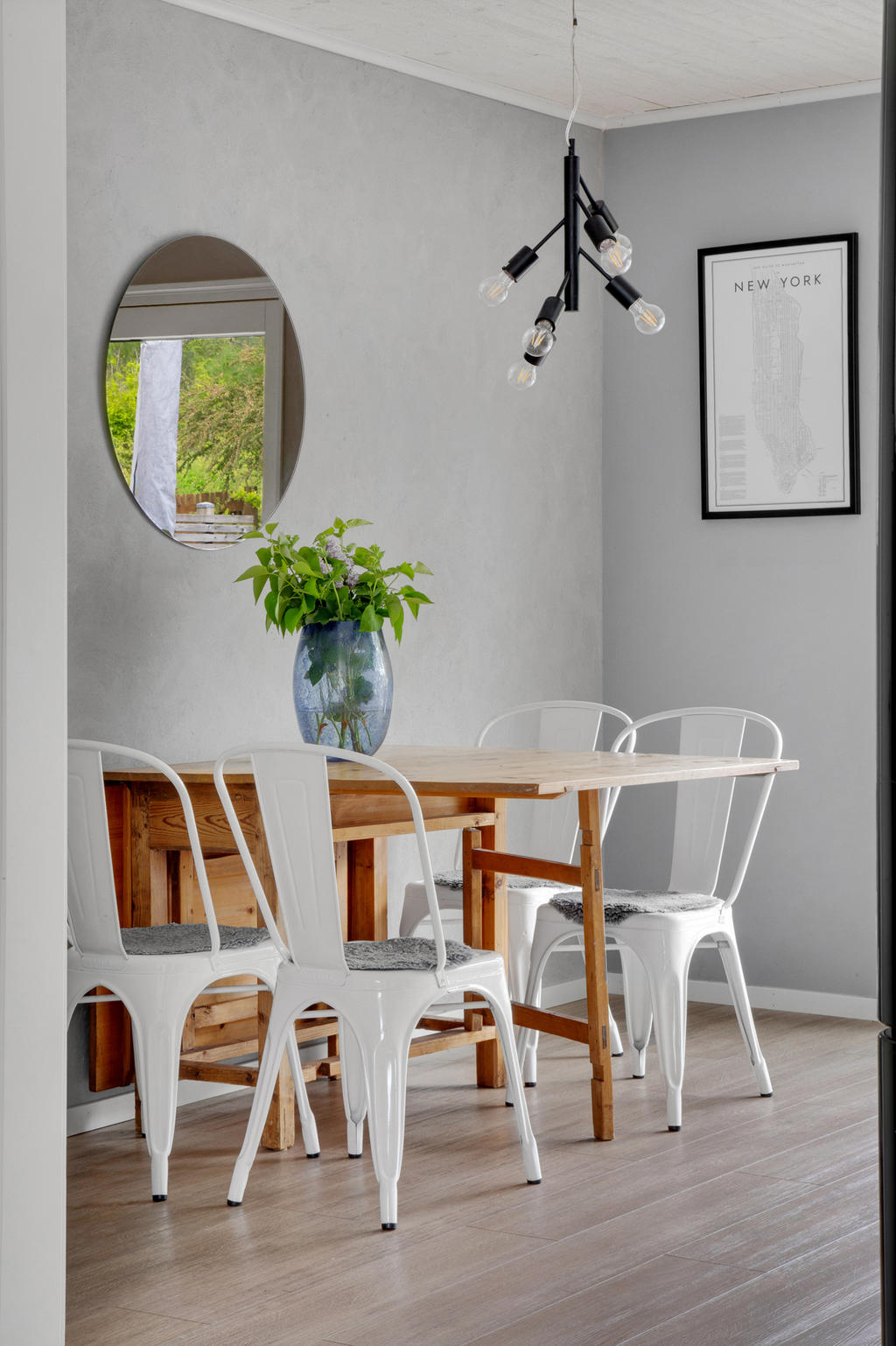 Bostaden har genomgått en helrenovering de senaste åren 