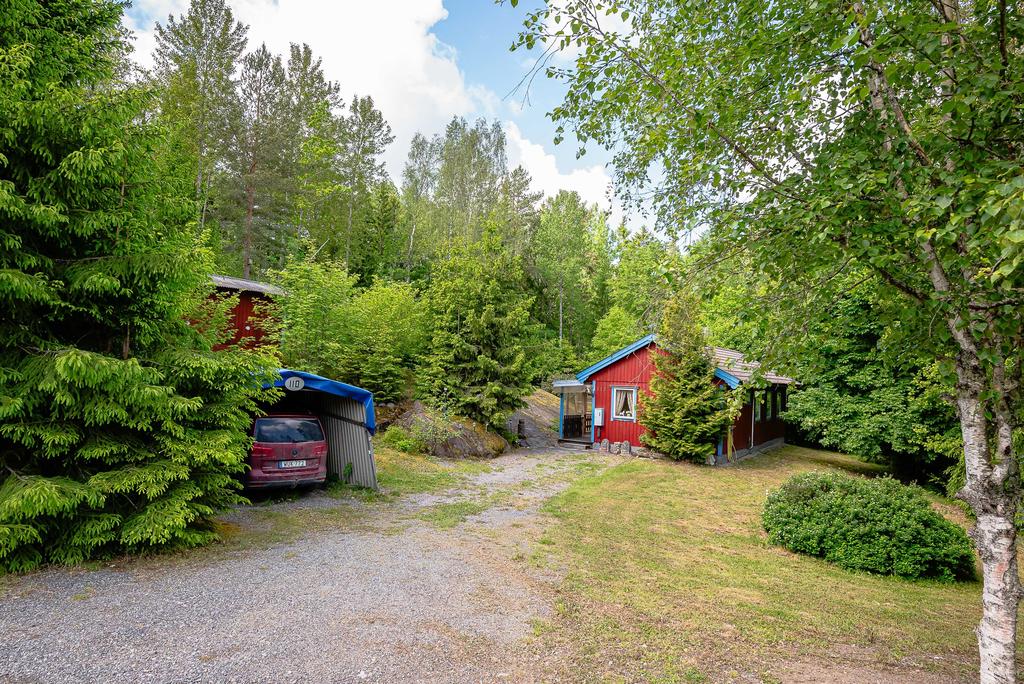 Avskilt läge vid vägs ände och med skogen som närmsta granne
