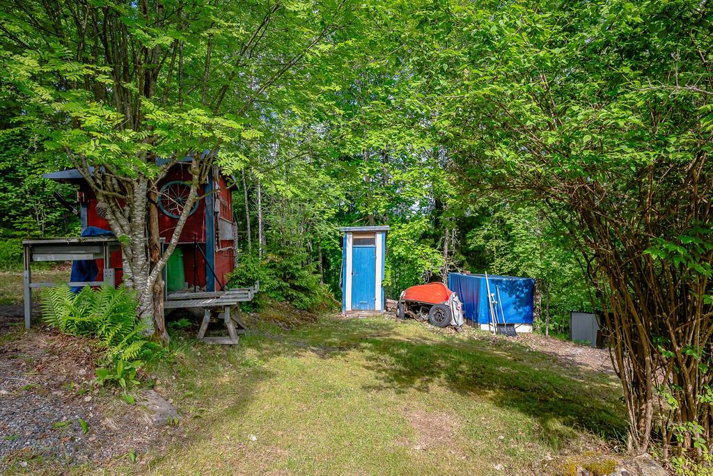 Trädgårdsförråd och f.d. dass