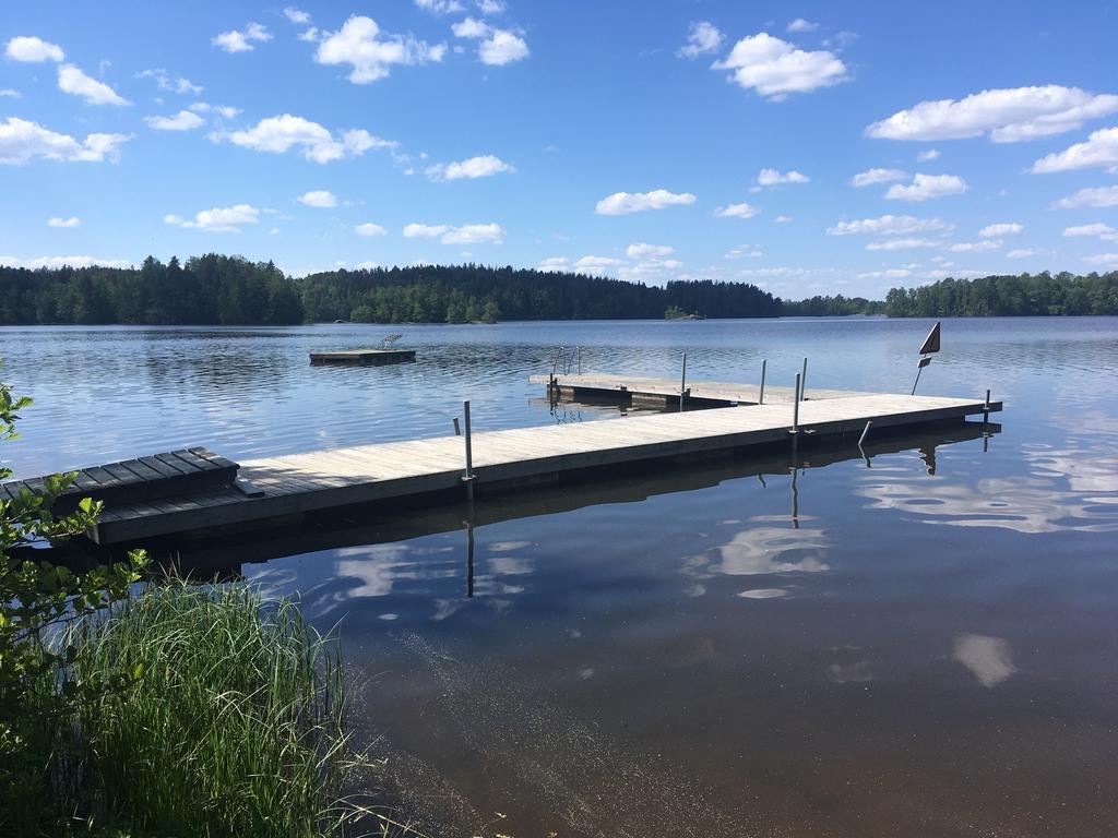 Badbrygga vid stora badet