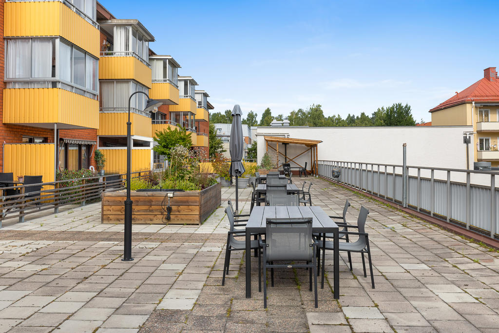 Gemensam terass för föreningens medlemmar att nyttja. 