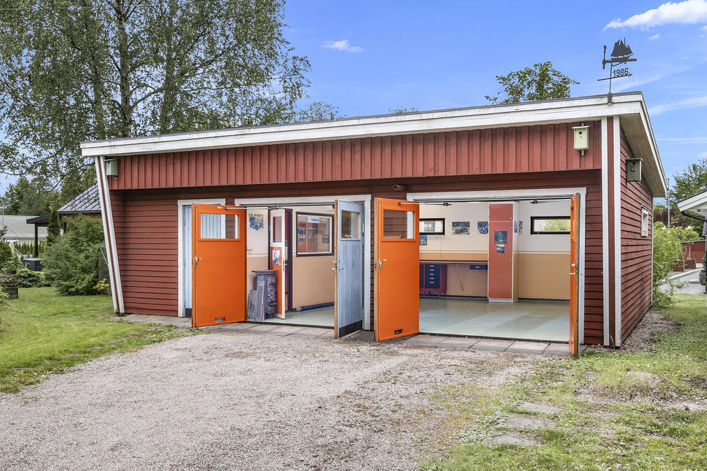 Garage med dubbla portar