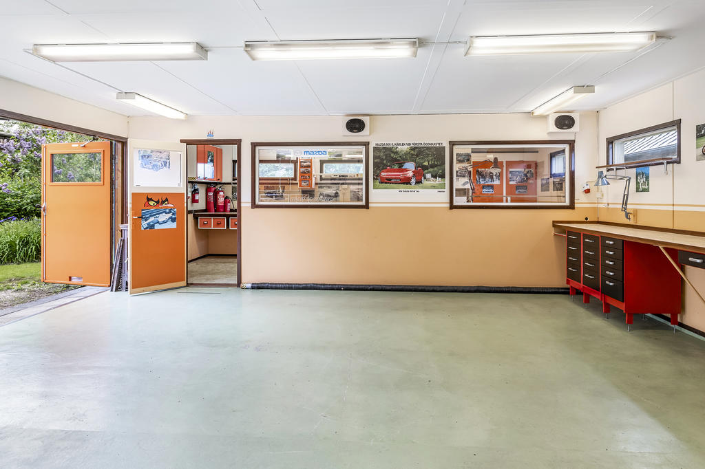 Garage med avskilt mek-rum