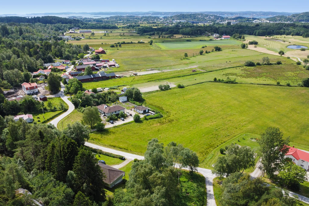 Lantligt läge intill Stenungsunds golfklubb.