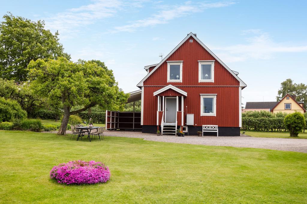 Som en extra bonus sköter en smidig automower gräsklippningen åt dig, så att du kan njuta av en välvårdad gräsmatta – utan ansträngning.