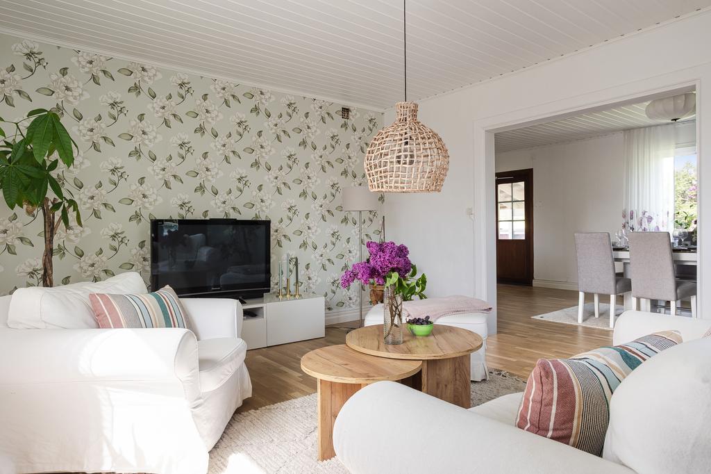 En lugn och trivsam plats som kombinerar hemtrevnad med funktionalitet.