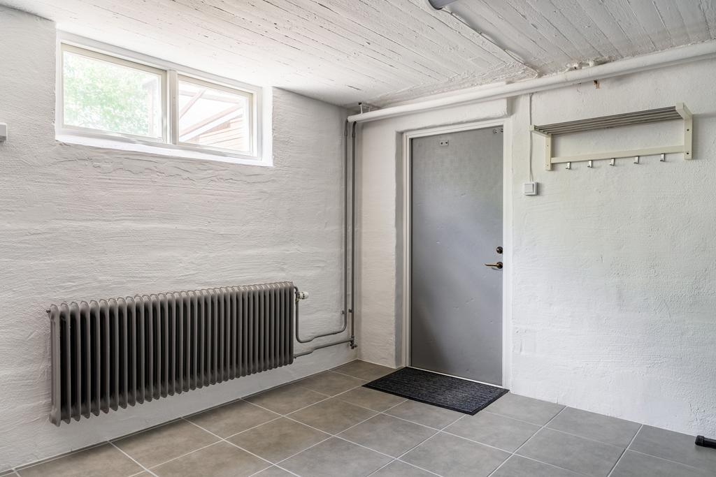 Groventré till källaren