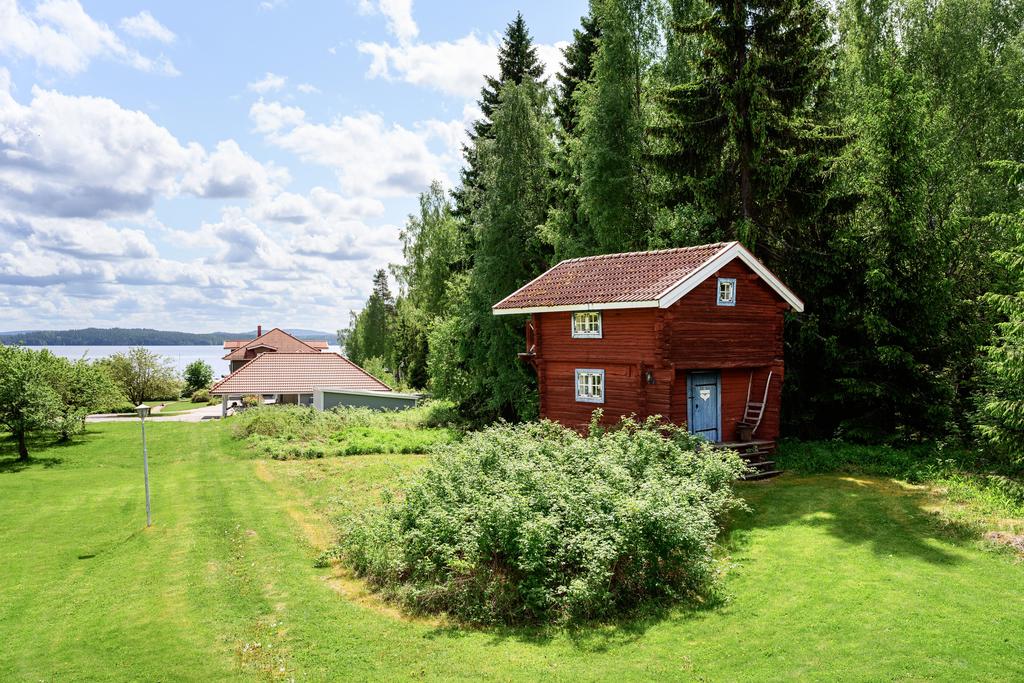 Charmigt härbre på tomten
