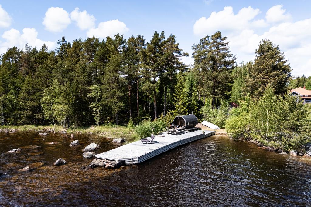 Servitut för bad- och båtplats. Här finns också en härlig fristående bastu