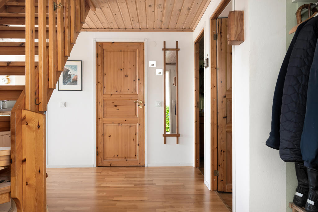 Hall med plats att hänga av sig.