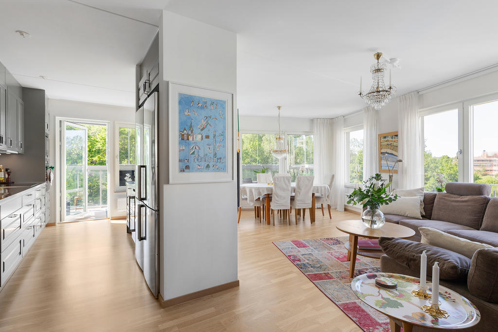 Öppen planlösning med ett fantastiskt ljusflöde!