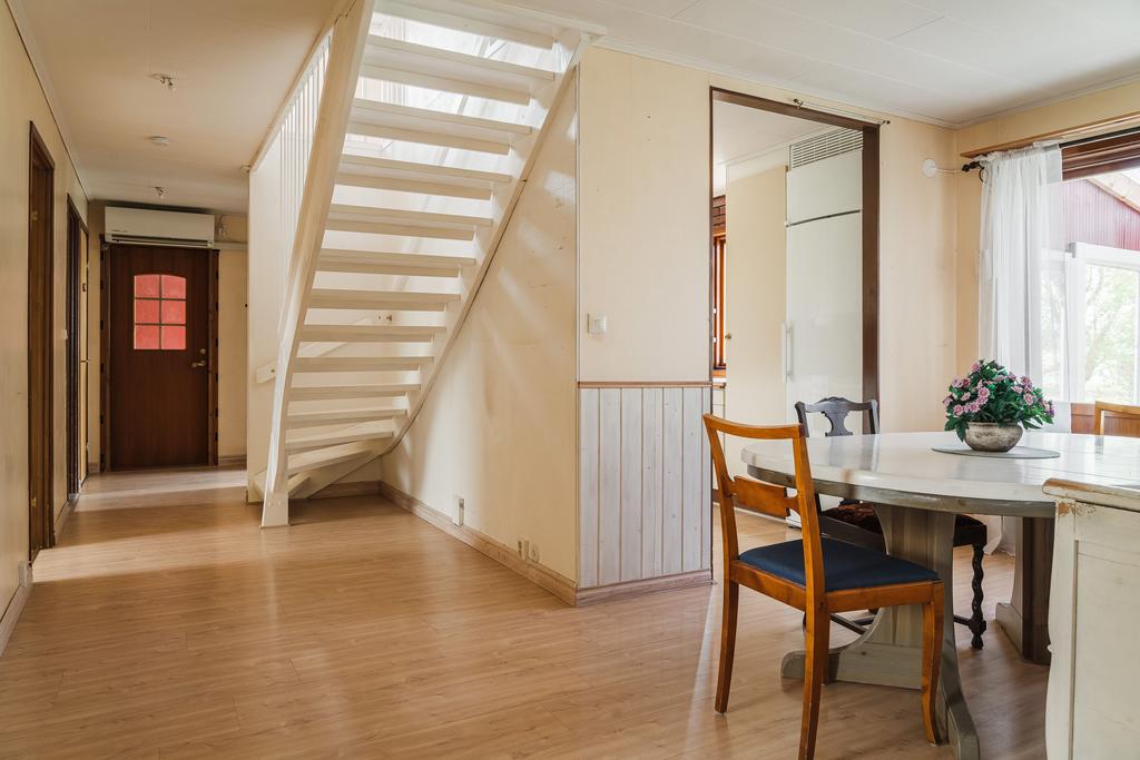 Hall och matplats