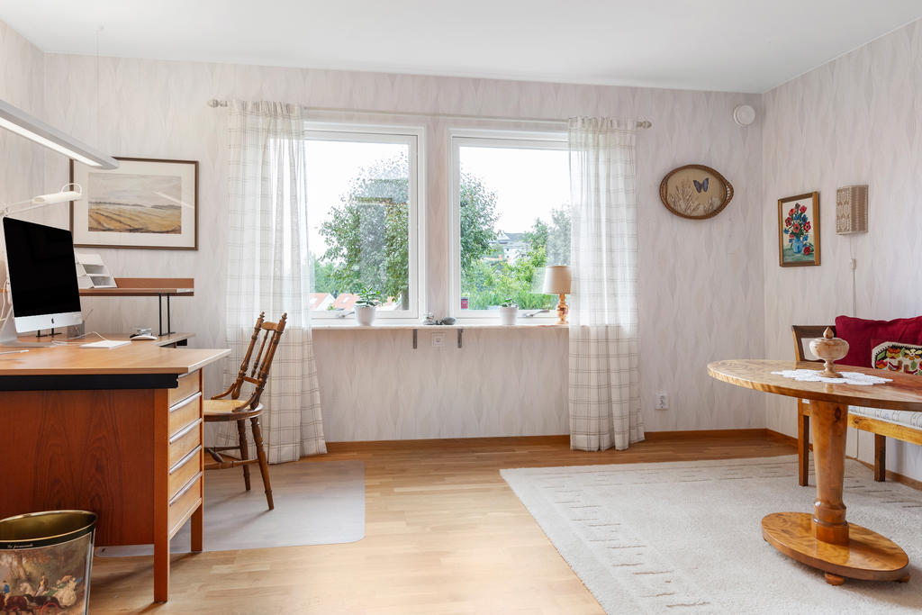 Sovrum 4 kan enkelt delas av till två rum, eller bli ett  rymligt syskonrum