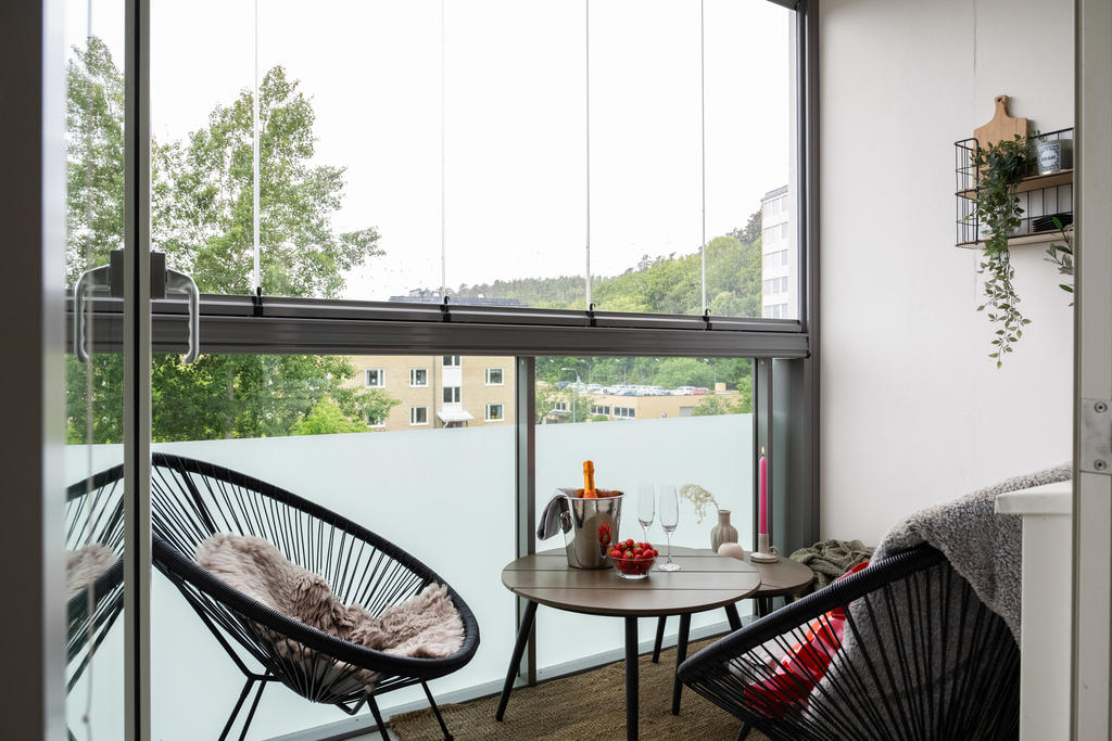 Inglasad balkong i sydvästläge