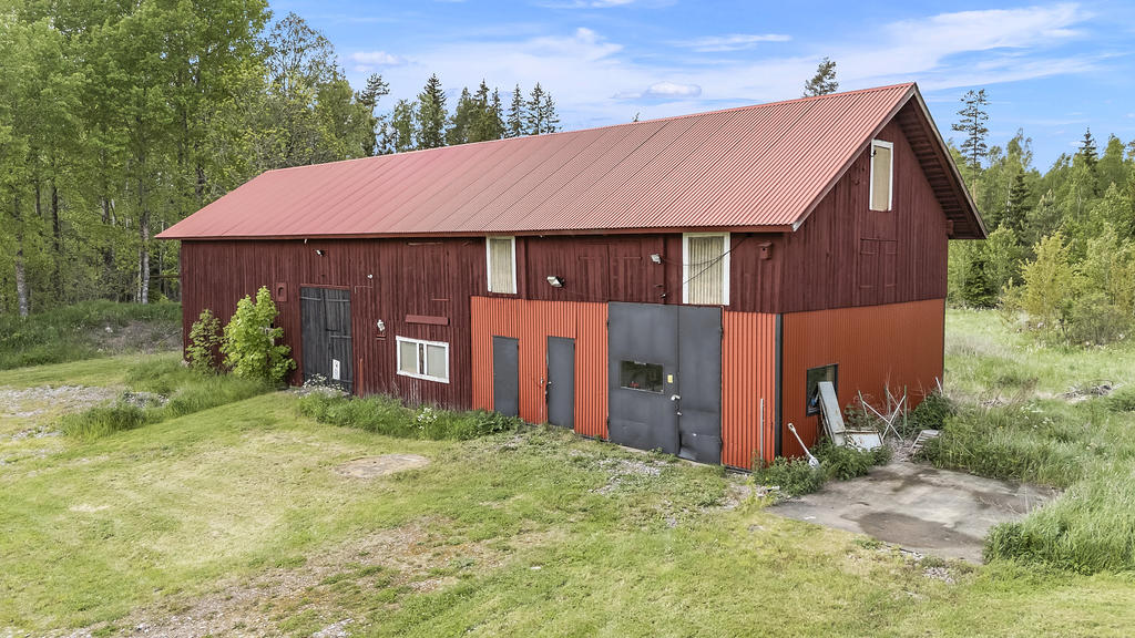 Loge med stall och garage 