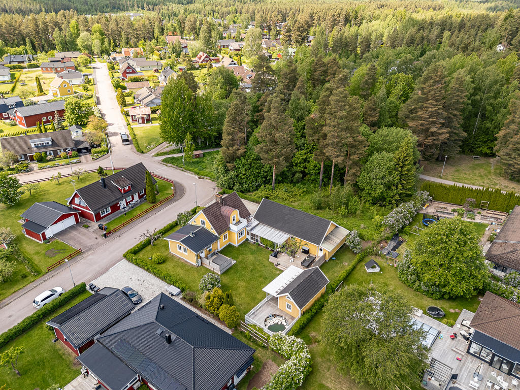 Otroligt bra läge intill skogskanten!