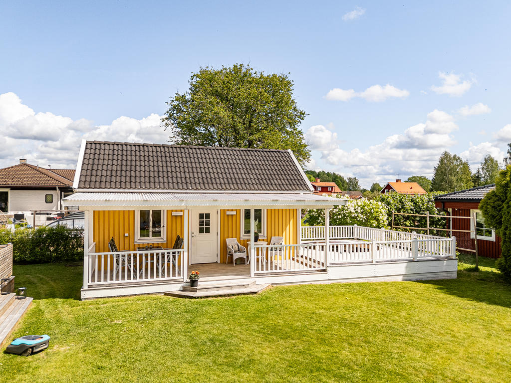 Stor altan med plats för rund pool!