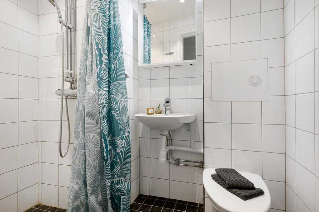 Helkaklat badrum med golvvärme