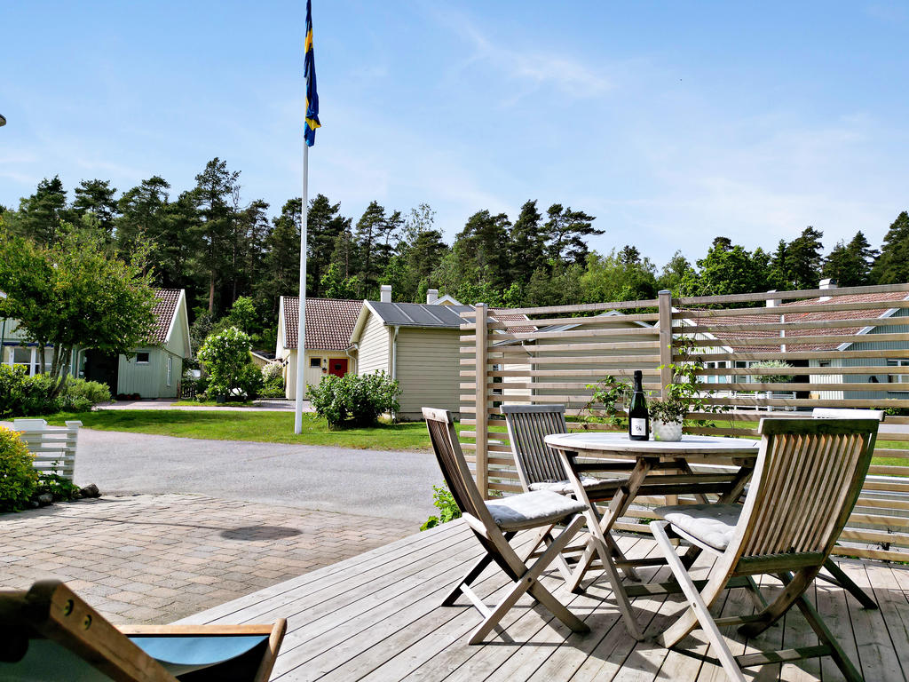 Den fria läget framför skapar lugn och gräsmattan bjuder in till lekar för barnen. 