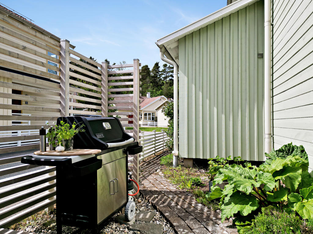 Tack vare hörnläget erbjuds denna grillplats och odlingsdel. 