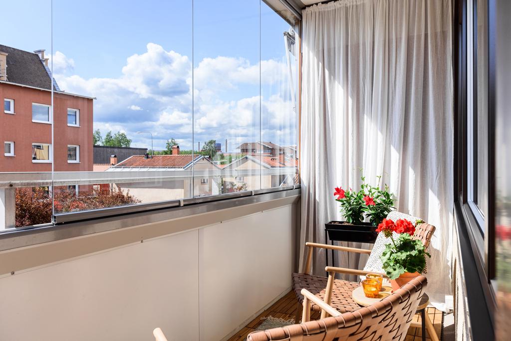 På balkongen kan ni njuta av solen hela dagen och kvällen
