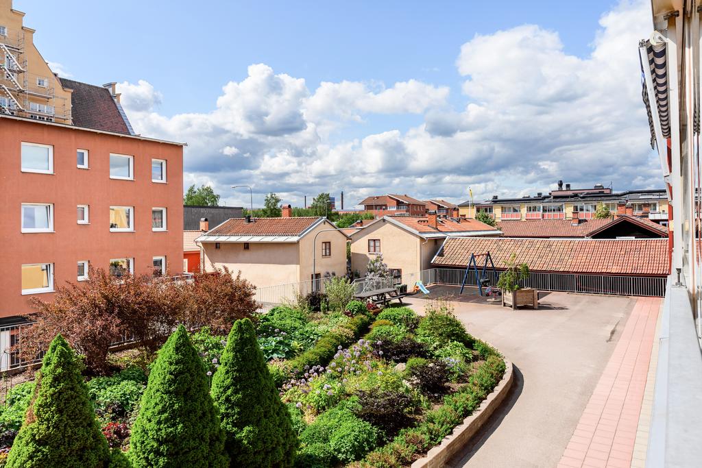 Utsikt över den gemensamma innergården från balkongen