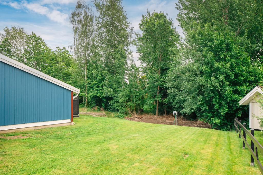 Rymlig och lättskött trädgårdstomt!