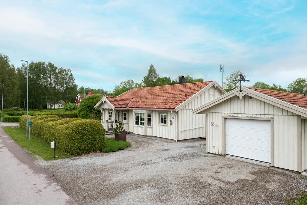 Garage. 