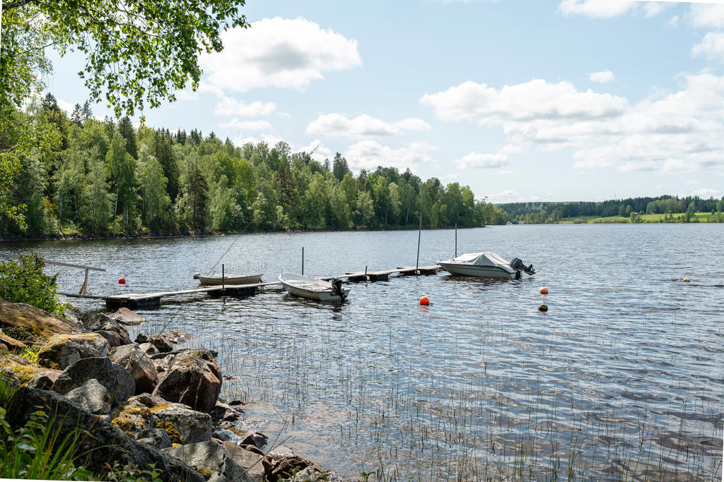 Brygga med båtplatser