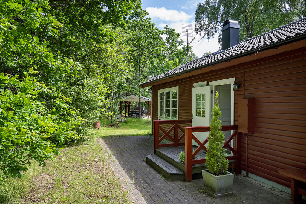 Entré via baksidan av huset