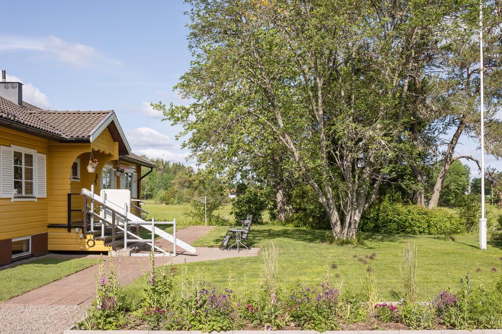Trädgård på husets framsida