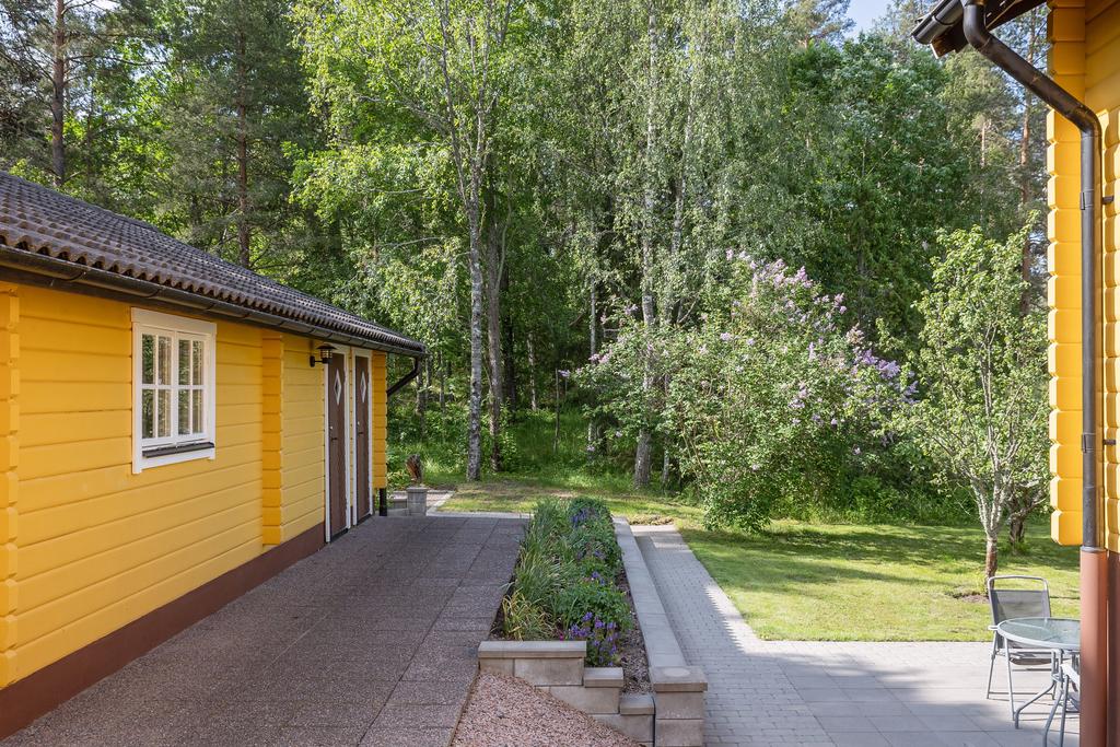 Mellan garage och hus