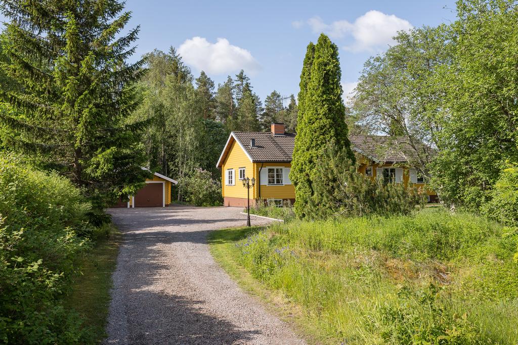 In och utfart till fastigheten