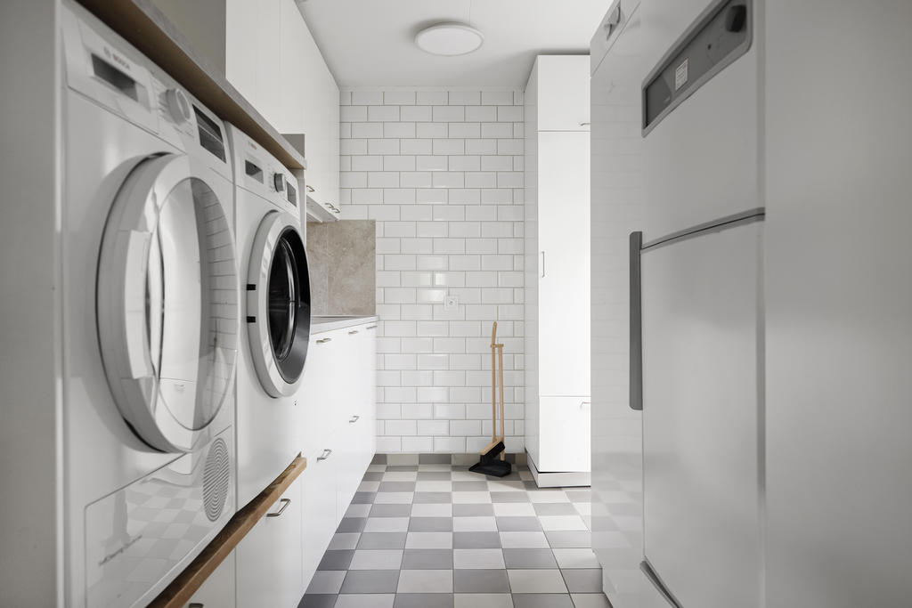 Fräsch tvättstuga/groventré