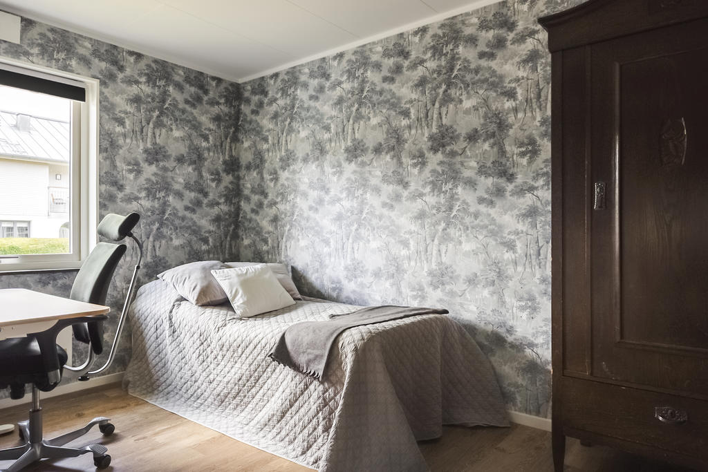 Sovrum med bra klädförvaring innanför