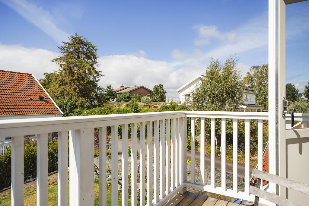 Balkong med eftermiddags-/kvällssol