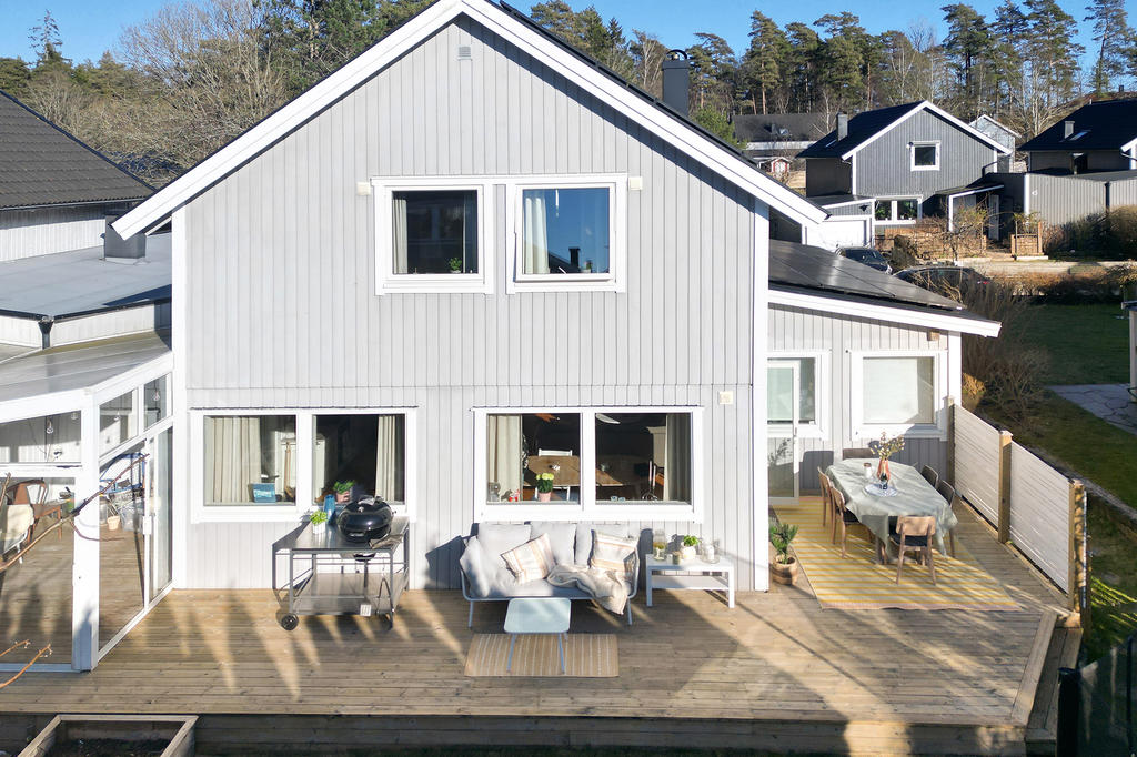 Lövskogsvägen 50 - Kvällssol delux både på altan, i uterum och i vardagsrum! 